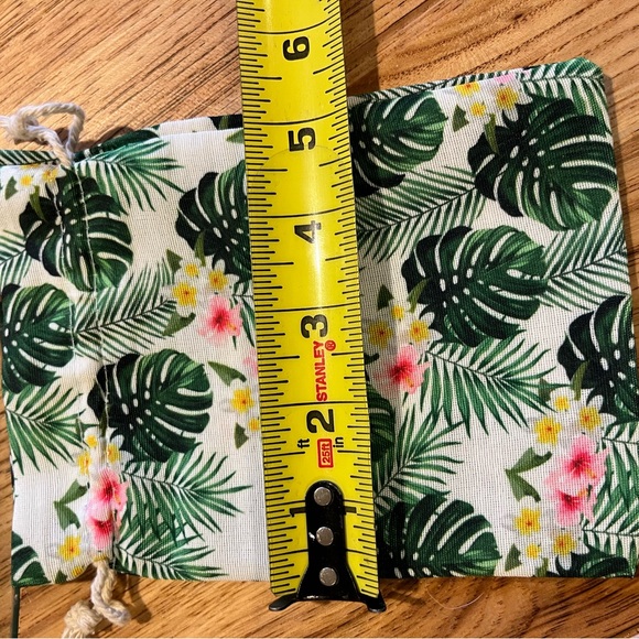 NWOT - Pre Strung Happy 80th Birthday sign Comes with 5 Tropical Drawstring Bags - Picture 13 of 14